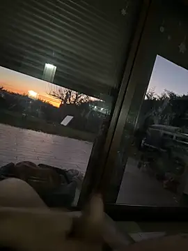 Locotre22 online show from December 18, 2025, 5:13 am