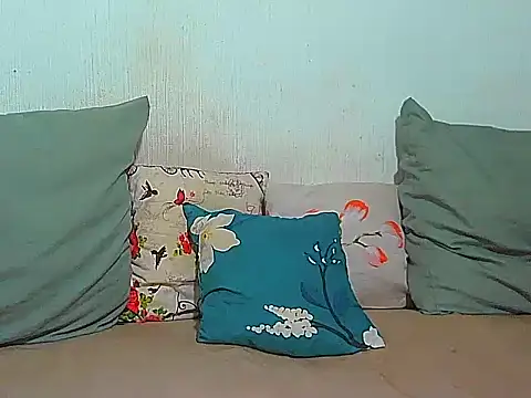 BrunetteNaomi8 online show from April 8, 2026, 8:09 pm