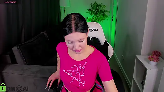 Eva lovevy online show from November 20, 2025, 9:09 am