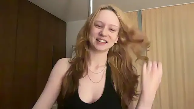 Snapshot of evelynnmaeee chatting on April 29, 2026, 11:44 pm evelynnmaeee online show from April 29, 2026, 11:44 pm