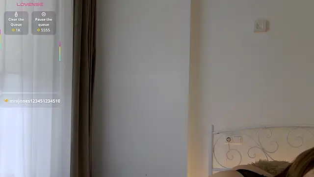 NicoletteBean online show from April 7, 2026, 6:36 am