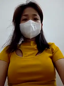 PamPii2x online show from April 3, 2026, 9:46 pm