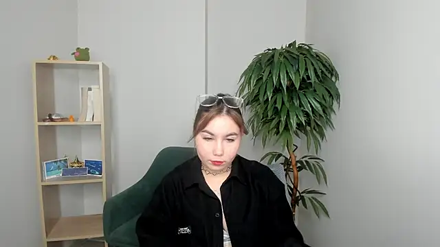 LaneUmanzor online show from November 19, 2025, 10:37 am