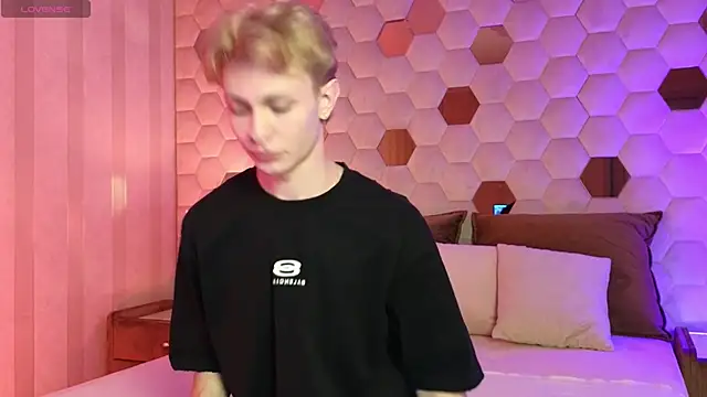 Snapshot of Even_Vrot chatting on November 28, 2025, 8:00 pm Even Vrot online show from November 28, 2025, 8:00 pm