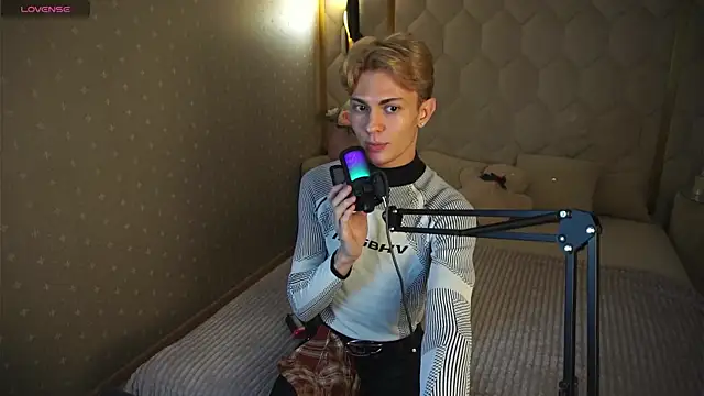 Snapshot of Even_Vrot chatting on December 13, 2025, 8:58 pm Even Vrot online show from December 13, 2025, 8:58 pm