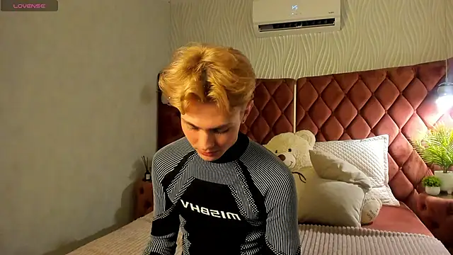 Snapshot of Even_Vrot chatting on December 17, 2025, 2:12 pm Even Vrot online show from December 17, 2025, 2:12 pm