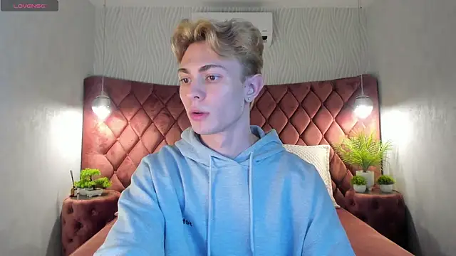 Snapshot of Even_Vrot chatting on December 21, 2025, 1:18 pm Even Vrot online show from December 21, 2025, 1:18 pm