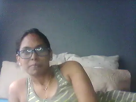 Snapshot of TiaBlaze chatting on November 28, 2025, 1:14 pm TiaBlaze online show from November 28, 2025, 1:14 pm
