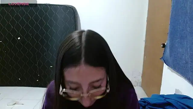 Snapshot of Nanylux chatting on April 13, 2026, 3:34 am Nanylux online show from April 13, 2026, 3:34 am