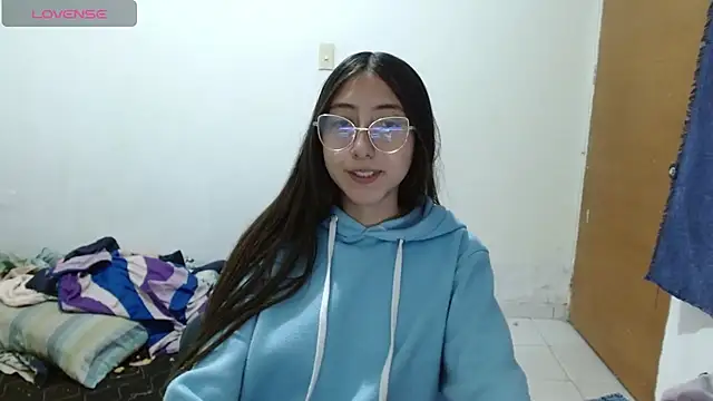 Snapshot of Nanylux chatting on April 23, 2026, 4:14 am Nanylux online show from April 23, 2026, 4:14 am