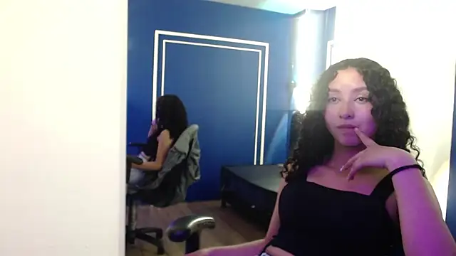 pettymoon1 online show from November 24, 2025, 7:13 pm