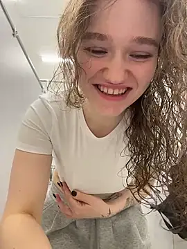 RussianWoman online show from April 8, 2026, 3:17 am