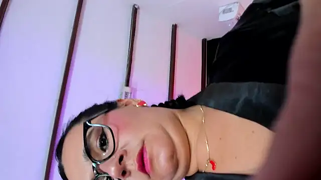 Snapshot of Sienarosewood chatting on July 2, 2026, 3:45 am Sienarosewood online show from July 2, 2026, 3:45 am