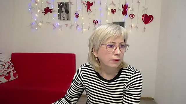 LaurenWishy online show from February 8, 2026, 5:33 am