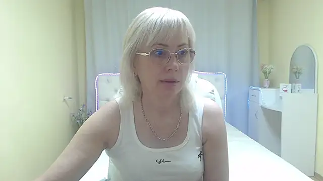 LaurenWishy online show from May 23, 2026, 5:12 am