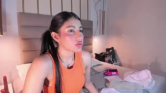 IsabelaStefano online show from June 19, 2026, 3:11 am