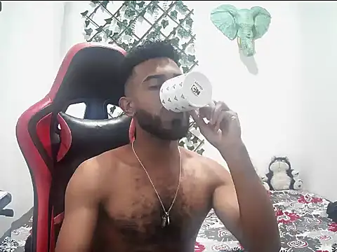 alberthot11 online show from December 4, 2025, 5:06 am