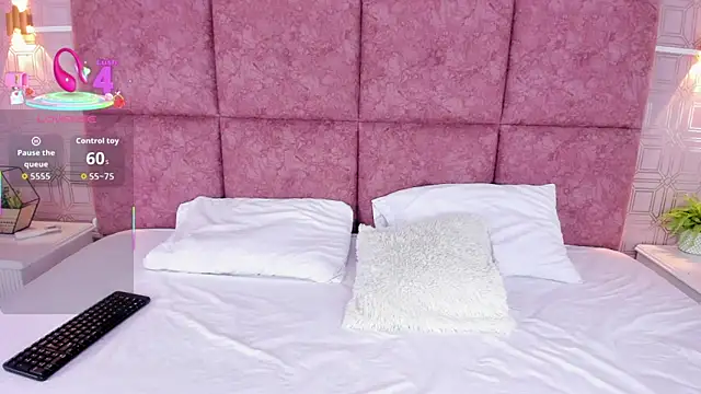 NathalieRoss1 online show from January 13, 2026, 9:53 pm