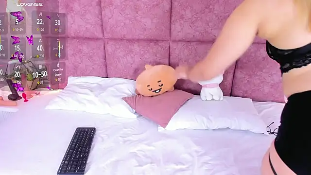 NathalieRoss1 online show from April 10, 2026, 5:56 am