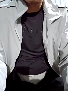 huykkk99 online show from February 20, 2026, 5:02 pm