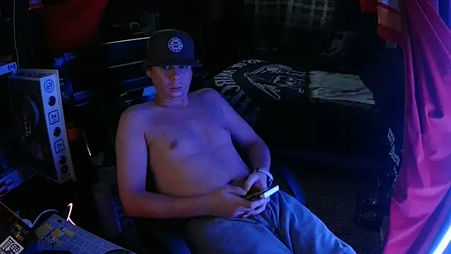 Snapshot of Bowerboi chatting on November 22, 2025, 7:24 pm Bowerboi online show from November 22, 2025, 7:24 pm