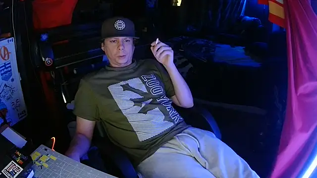 Snapshot of Bowerboi chatting on November 25, 2025, 1:38 am Bowerboi online show from November 25, 2025, 1:38 am