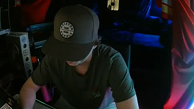 Snapshot of Bowerboi chatting on November 28, 2025, 1:08 am Bowerboi online show from November 28, 2025, 1:08 am