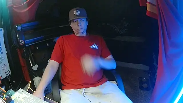 Snapshot of Bowerboi chatting on December 2, 2025, 11:00 pm Bowerboi online show from December 2, 2025, 11:00 pm