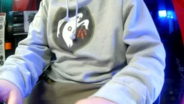 Snapshot of Bowerboi chatting on December 21, 2025, 12:07 am Bowerboi online show from December 21, 2025, 12:07 am