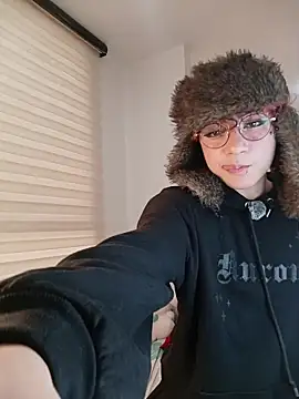 Snapshot of Apolo_Ushi chatting on November 21, 2025, 9:24 pm Apolo Ushi online show from November 21, 2025, 9:24 pm