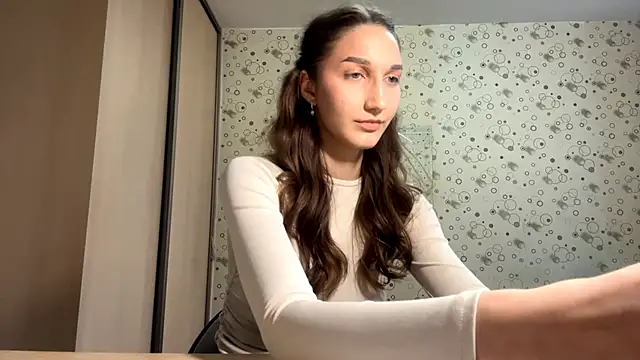 LeighannMallinak online show from November 24, 2025, 12:27 pm