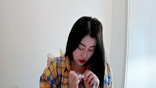 XIAOFENG-2025 online show from December 15, 2025, 6:17 am