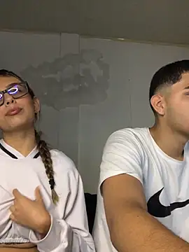 Snapshot of Sharlotte_Davin chatting on November 28, 2025, 1:19 am Sharlotte Davin online show from November 28, 2025, 1:19 am