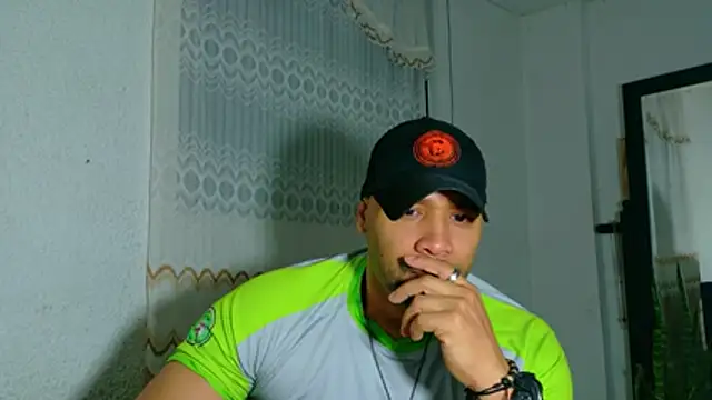 musclehetero online show from July 6, 2026, 11:40 am