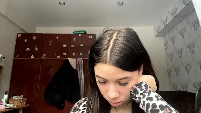 DebbiGoodknight online show from November 28, 2025, 7:44 am