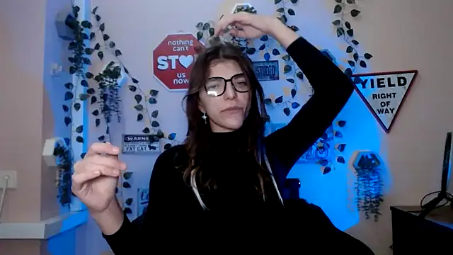 Sweeet Emilyy online show from December 2, 2025, 1:39 pm