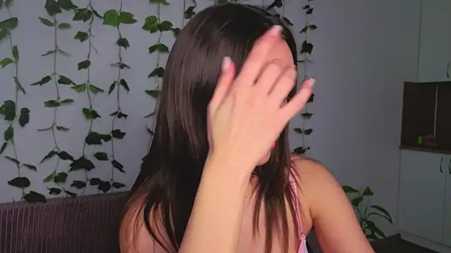 Tiffany Sweetie online show from April 3, 2026, 12:47 pm