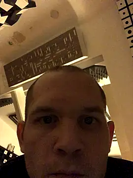 Spielzeugtwink online show from November 19, 2025, 5:13 pm