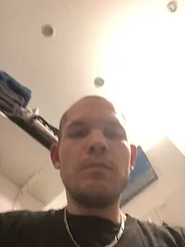 Spielzeugtwink online show from March 18, 2026, 7:17 pm