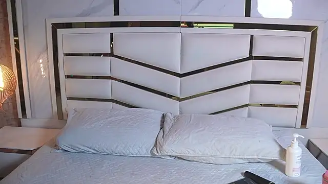 Snapshot of luciana_agudelo chatting on March 15, 2026, 7:20 pm luciana agudelo online show from March 15, 2026, 7:20 pm