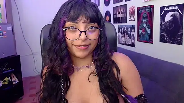 kirmmy kitty online show from November 24, 2025, 8:52 pm