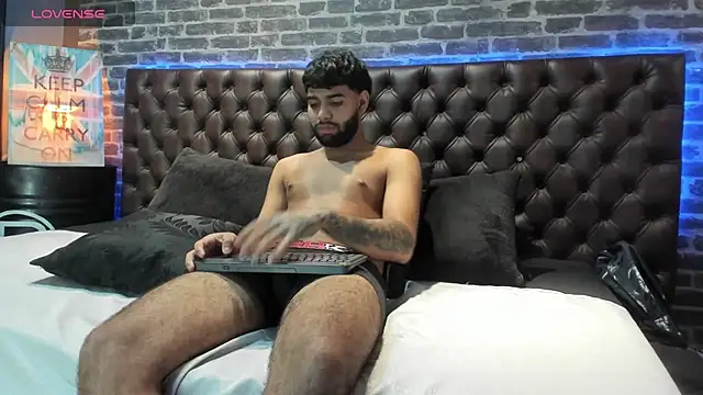 Snapshot of Jesuss77_ chatting on November 22, 2025, 2:27 pm Jesuss77 online show from November 22, 2025, 2:27 pm