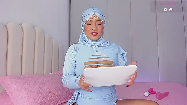 Snapshot of Amira-Zahra chatting on February 28, 2026, 9:32 am Amira-Zahra online show from February 28, 2026, 9:32 am