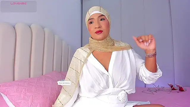 Amira-Zahra online show from June 16, 2026, 10:45 pm
