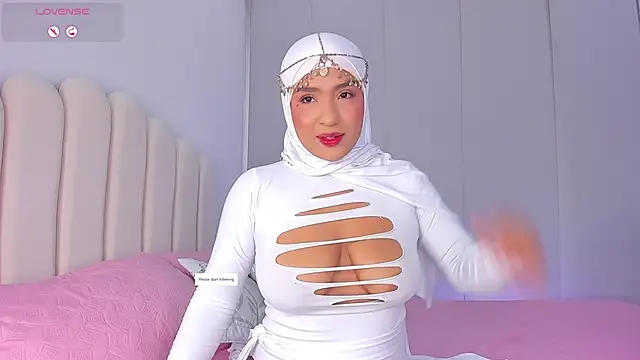 Amira-Zahra online show from June 26, 2026, 10:25 pm