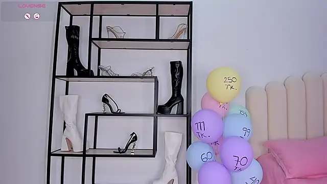 Amira-Zahra online show from June 27, 2026, 10:59 pm