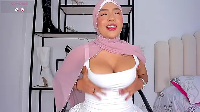 Amira-Zahra online show from July 22, 2026, 10:45 pm