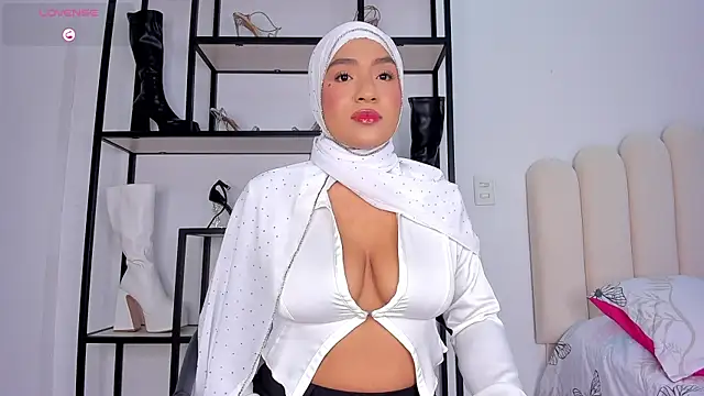 Amira-Zahra online show from July 23, 2026, 10:29 pm