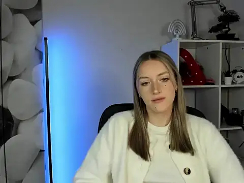 EvelynBlond online show from November 24, 2025, 6:35 am