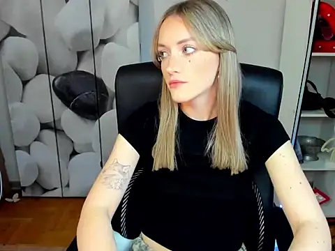 EvelynBlond online show from November 27, 2025, 1:35 pm